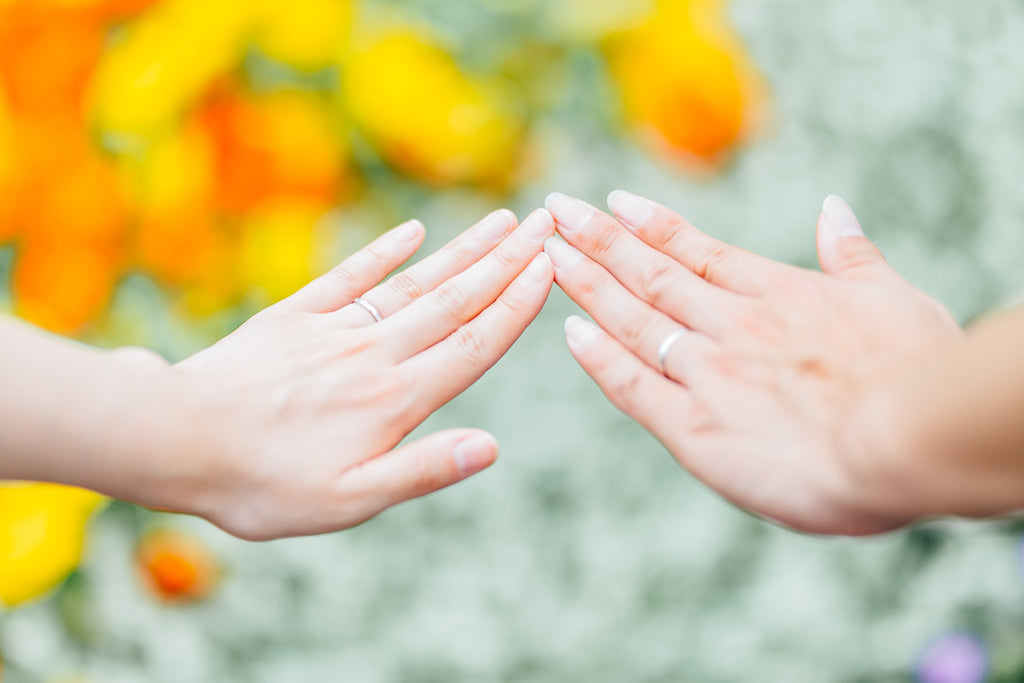 結婚指輪で後悔しない選び方のポイント ‐ わたしに似合うデザインとは?イエベに合うのは?手の形は?